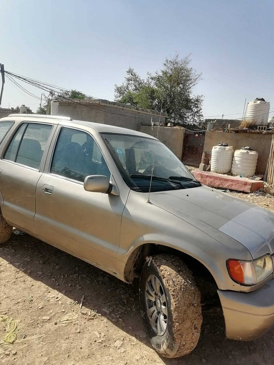 السعر ٤٥ قفل من لاخير بدون عمله
سبورتج ٢٠٠١ مصبوغه عام جراد ما بيهه اي ضربه
مكينه ٢٠٠٠ بلادي مكسر وكير اوتو
تبريد ابيع عاطل وتخم تاير وحداديه جديد وغرفه حلوه مرتبه اي نقص بالسياره حاليا ماكو تشغل واطلع
مكاني بغداد لنهروان وللتواصل ع رقم فقط
***********
