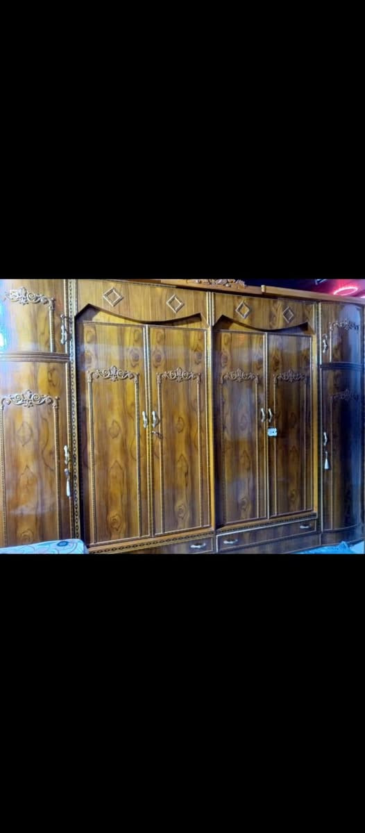 السلام عليكم غرفه اخشاب 6 أبواب للبيع نضيفه شخط مامشخوطه السعر مليون وبيه مجال مكاني نجف حي الرحمه ***********
