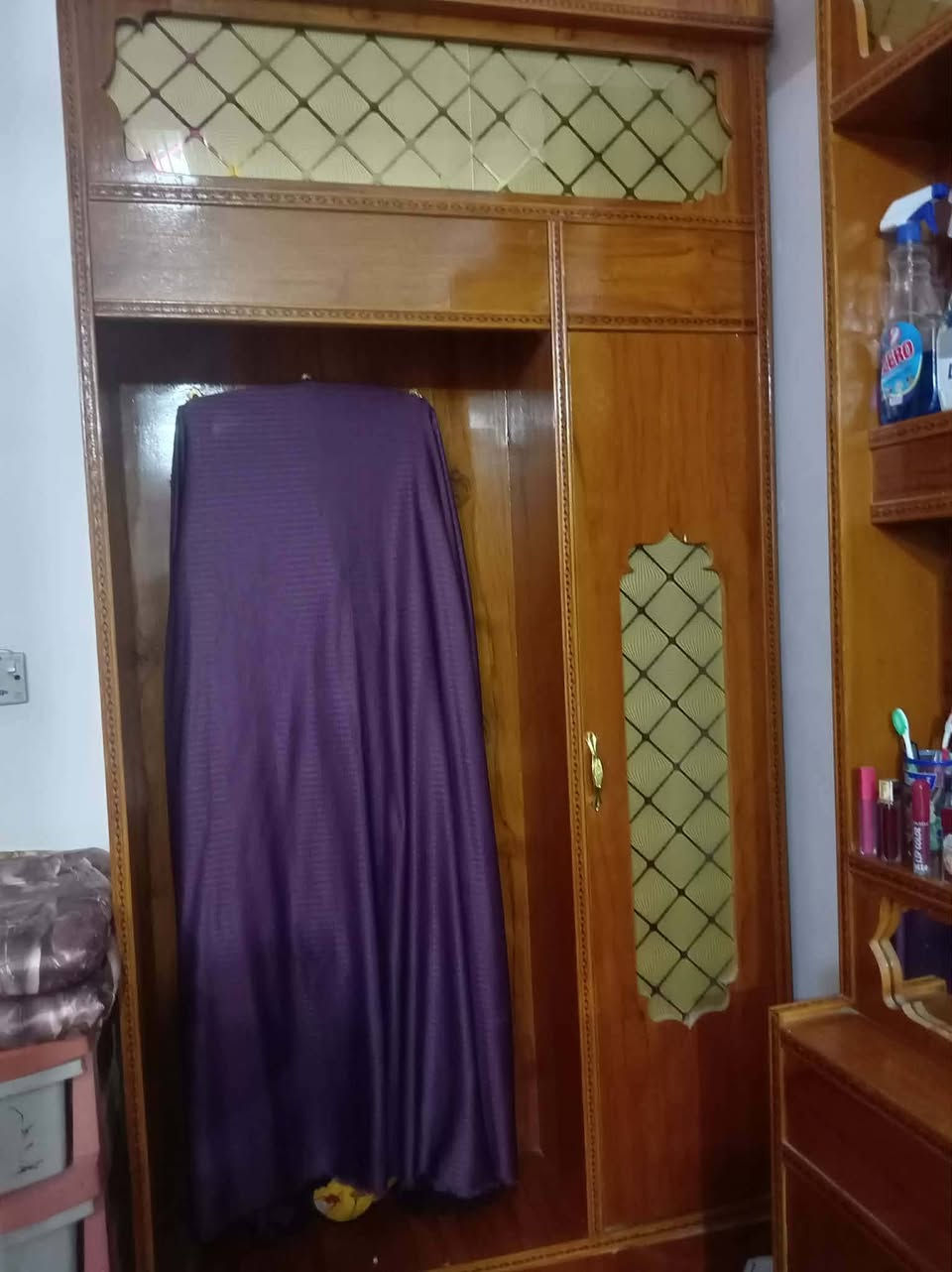 السلام عليكم غرفه مستعمله شيء قليل نظيفه جدا عنوانها بغداد التاجي الباب الاول منطقه جرف الملح اي استفسار رقم الهاتف *********** بي واتساب
***********بي واتساب 
سعر خاص
