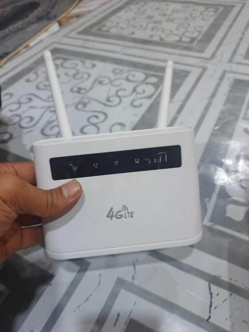 �للبيع راوتر متنقل فول انترنيت
* يدعم تشغيل شريحة SIM.
* يوزع الإنترنت عبر الواي فاي لعدة أجهزة بنفس الوقت.
* إشارة قوية بفضل الهوائيات الخارجية.
* مناسب للبيت، المكتب، أو المحل.
* سهل الإعداد والتشغيل، فقط ركب الشريحة واشتغل.
* حالته جيدة ويعمل بكفاءة، ولا يوجد به أي مشاكل.
* سبب البيع: عدم الحاجة إليه.يشغل اي خط اسيا اثير كورك

السعر: (٥٠) اخذته٩٩الف وحاليا اريده٥٠ 
 
للتواصل: خاص أو اتصال.***********
