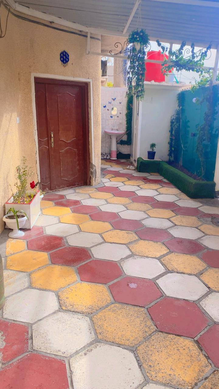 دار للبيع بغداد قضاء المحموديه طابو صرف حي 17 طابقين مساحه ١٥٠ متر واجه ١٠ نزال ١٥ غرف نوم ٣ 
***********
