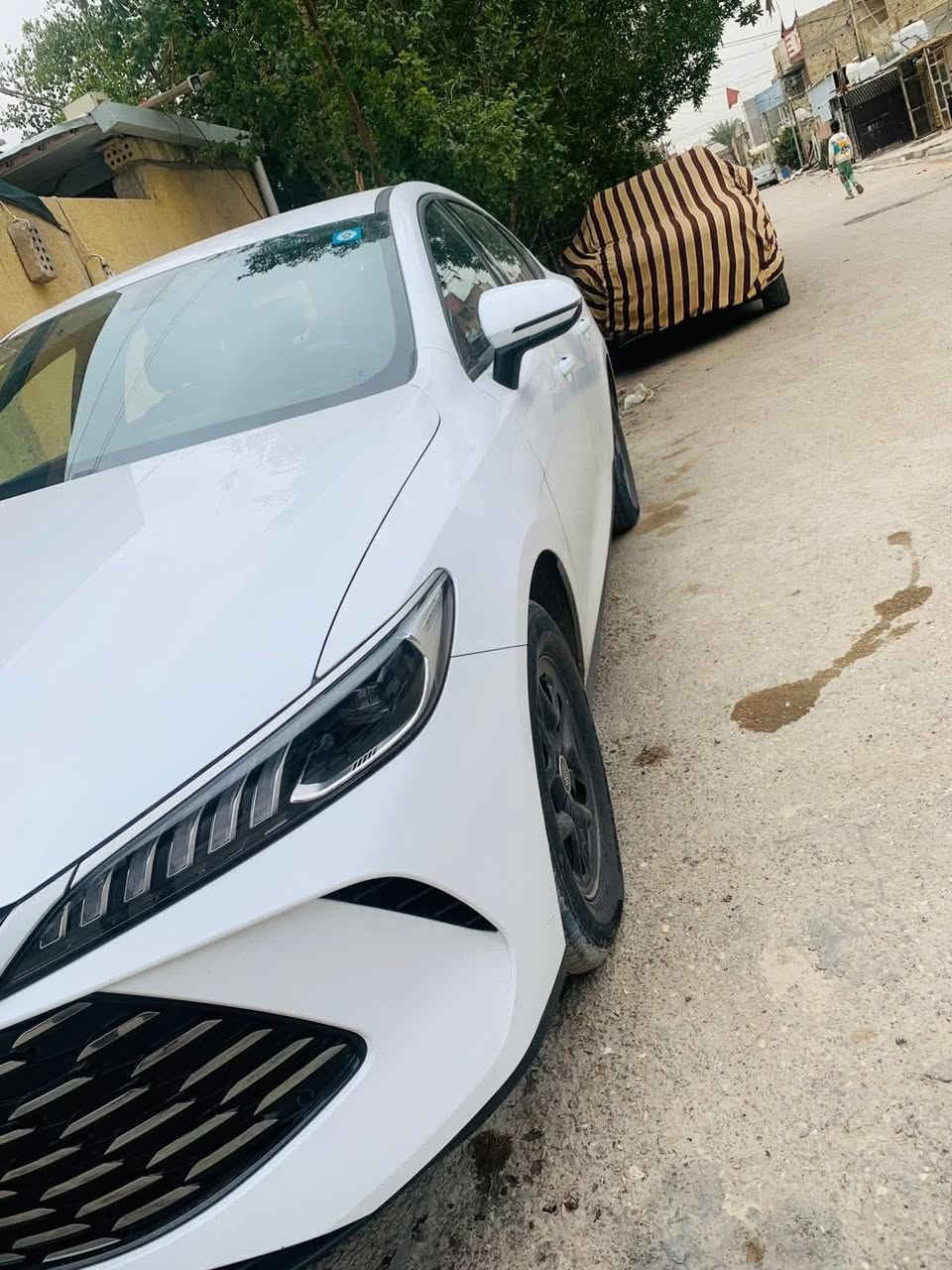 BYD King 2025 (DM-i) - أخت الزيرو للبيع
التفاصيل:

• الموديل: 2025.

• المسافة المقطوعة: 3,478 كم فقط (سيارة جديدة بكل معنى الكلمة).

• الحالة: نظافة 100%، بدون أي حادث أو صبغ، نايلون المصنع لا يزال موجوداً.

• الضمان: تحت ضمان الوكالة الرسمي.

🛑 بطارية ليثيوم فوسفات تدعم الشحن السريع

🛑 شاشة  إنش بنظام ملاحة وتحديثات OTA

🛑 نظام صوتي بـ6 مكبرات صوت + ميزة الكاريوكي

🛑  حساسات وكاميرا خلفية – مثبت سرعة – مقاعد جلد 

🛑  تصميم خارجي عصري بمصابيح LED ومقصورة عازلة للصوت

 

المواصفات 

حساس خلفي 

كامراة خلفية دوارة 

اوتو هولد

تشغيل السياره بصمه مع دخول ذكي

مقاعد جلد 

لايت زينون 

لد نهاري LED

بك لايتLED

3انضمة للقيادة 

مانع تزحلق

مثبت سرعه 

تشغيل عن بعد 

شاشة ذكية تدعم جميع البرامج

 سعة الخزان 65 لتر  اتمشيك 2100 

مكان بغداد الكاظمية ***********
