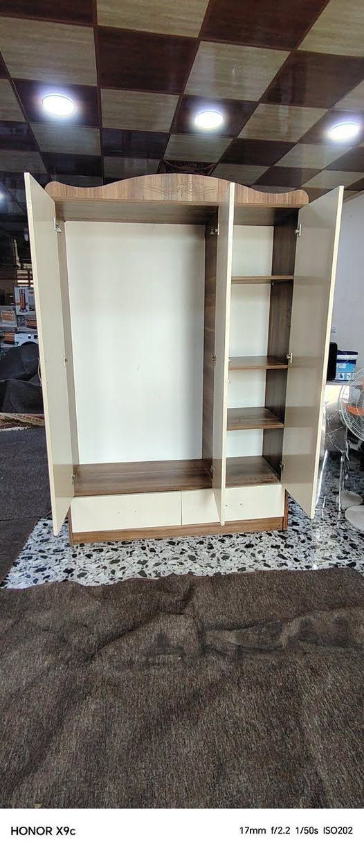 كنتور ثلاثة باب تركي قياس العرض متر و٣٥ وارتفاع مترتين السعر ٧٥ العنوان خانقين بانميل للاستفسار *********** خناقين, ديالى
