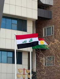 حياكم الله اخي العزيز اذا ماعندك عقد ماتكدر تحول ماتمشي معاملتك عندك ت...