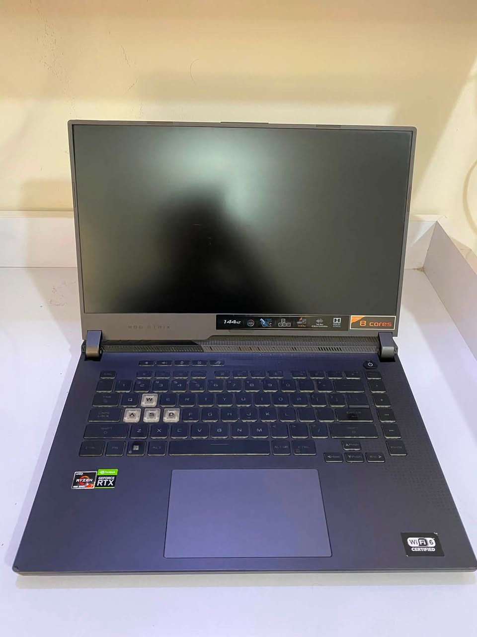 للبيع ASUS ROG Strix G15 (G513IM)

المعالج: AMD Ryzen 7 4800H (8 أنوية / 16 خيط معالجة)
كرت الشاشة: NVIDIA GeForce RTX 3060 Laptop 6GB GDDR6
الشاشة: 15.6 بوصة FHD IPS بدقة 1920×1080
معدل تحديث الشاشة: 144Hz
الرام: 16GB DDR4
التخزين: 512GB NVMe SSD
البطارية: تدوم من 4 إلى 7 ساعات حسب الاستخدام
نظام التبريد: ROG Intelligent Cooling بمروحتين وتقنية Arc Flow Fans
الإضاءة: RGB Aura Sync قابلة للتخصيص
Wi-Fi 6

الجهاز بحالة ممتازة مابي أي عطل فقط ضرر بسيط باللكفر مثل مموضح بالصور

السعر: 1,350,000 دينار عراقي


**إذا كنت صاحب هذا الإعلان وتريد حذفه لأي سبب، رجاءا أرسل رسالة إلى الدعم الفني**