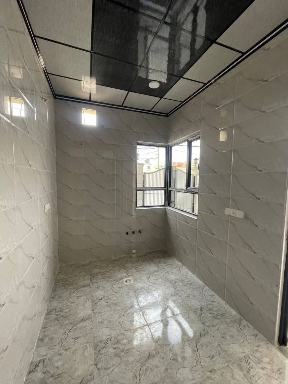 سعر مناسب وبيت زيرررررو بس يمنا (#عدي #ال #قبع #للاستثمار #العقاري) مرحبة اغاتي دار للبيع في حي السماح 
يقع عل شارع تجاري بعرض(((( 20))) متر
مساحة 100)))) #متر طابقين ٣ غرف نوم بناء حديث زيرو ما مسكون فول سيراميك وحلان وسقوف جبس

السعر 110 مليون وقابل للتفاوض
(( مكتب عدي ال قبع للاستثمار العقاري)))) والاستشارة الهندسية *********** موصل حي المثنى شارع المسبح هاتف *********** ☎️ ☎️ ☎️
