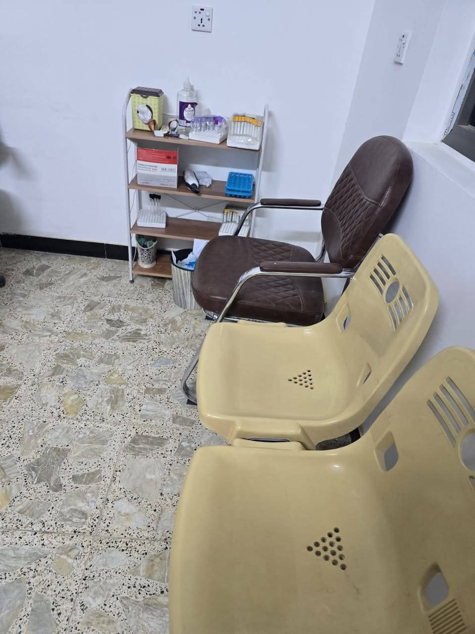 السلام عليكم
اجهزة واثاث مختبر للبيع 
مع كافات المحلقات نظافة ١٠٠%
كاونتر 
سنتر فيوج 
مايكرو سنتر فيوج 
اي كروما 
حاضنة 
مجهر 
سبكترو ابل
حاسبة وطابعة 
كراسي جلد 
كرسي متحرك 
بايبيتات 
تيوبات 
كتات كيمياء
للاستفسار ***********
