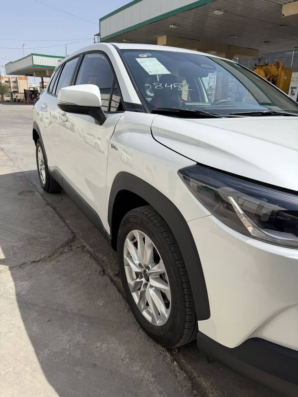 كورلا كروز 2025 ماشيه 4. الاف بعدها زيرو السياره كلش جديده رقم بغداد مال اقصاد السياره 
فتحه وكشناتها مغلفهن جلد وباقي المواصفات معروفه 
وراعيها انسان ذهب  
السعر 147 ورقه مكان السياره بصره 
***********
