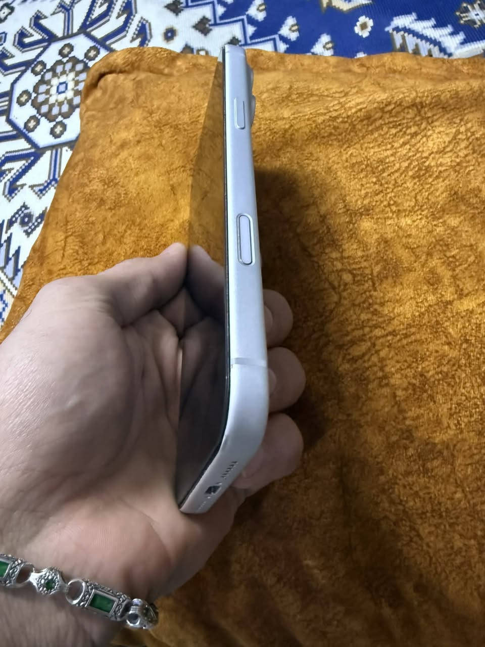 سلام عليكم 17بروماكس بطاريه 100 مشحون 74 جهاز نضيف كلش بس ضربه خفيفه ما مبينه جوه بصوره مبينه سعره 1900 مكان بغداد مدينة الصدر‭0774 173 4303‬
