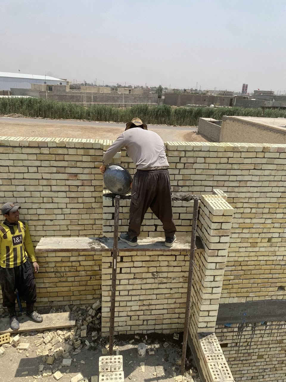 كادر بناء طابوك بلوك شغل نضيف وسريع العمل يكون بنضام الدبل قطعي في جميع انحاء بغداد رقم ***********
اتصال او واتساب
‏‪0781 699 4680‬‏

