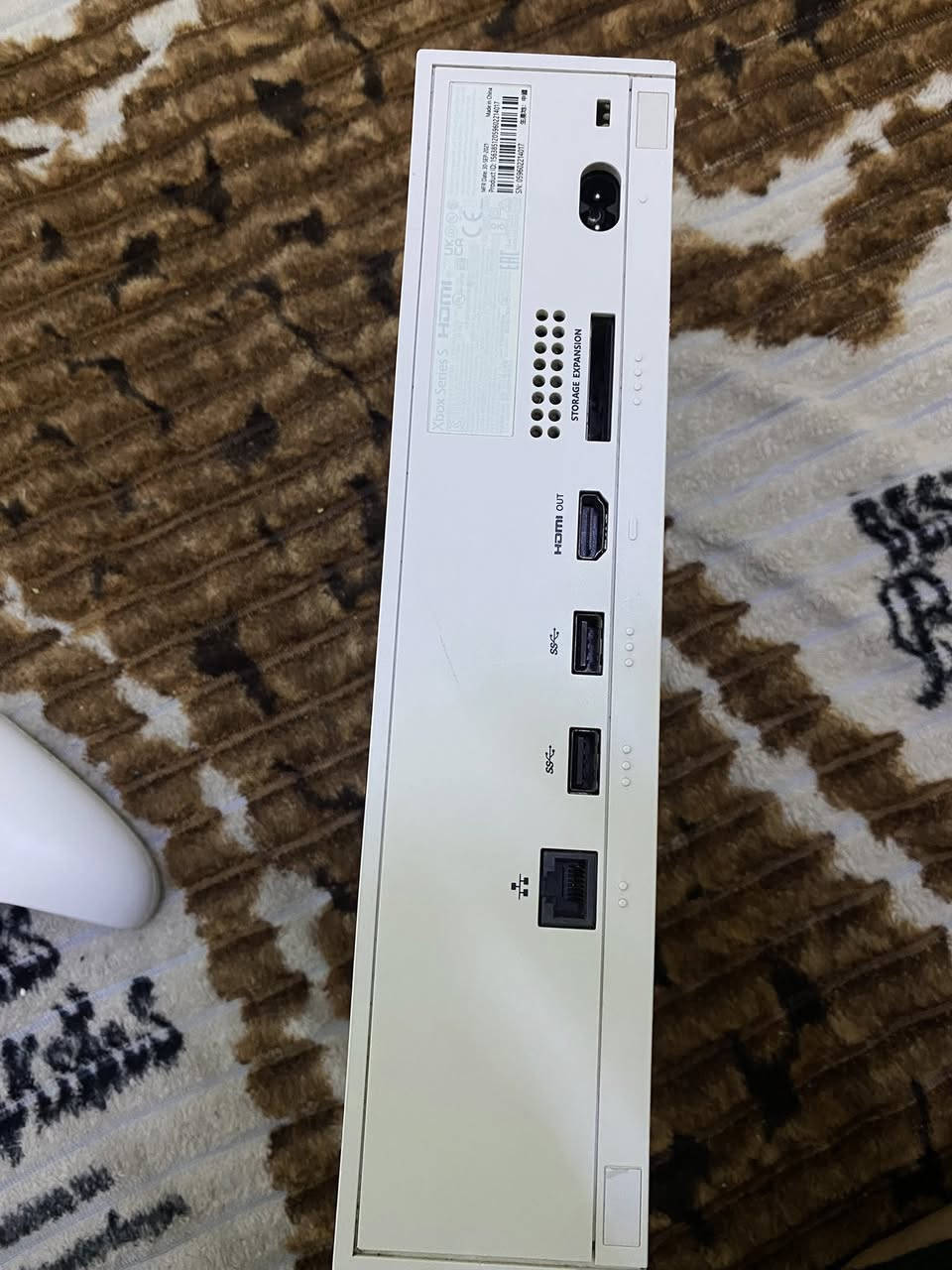 سلام عليكم اكس بوكس سيريس S للبيع نضافه 95/100 لوك استيكر الجهاز بمعنه الكلمه نضيف جداً كامل ملحقات كيبل hd اصلي 4K وكيبل التشغيل وجوستك اصلي ويا اشتراك كيم باس شهر تقريباً الجهاز بعد احله من الصوره نضيف حيل سعره 350 وبي مجال مكاني بغداد جسر ديالى  توصيل ما عندي *********** واتساب لان معلق رقمي
