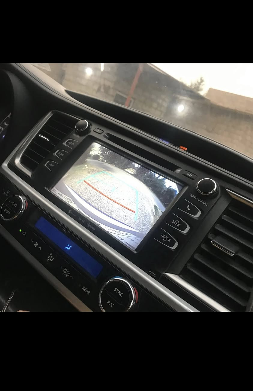 السلام عليكم ورحمة الله وبركاته
هايلندر 2019 
تحكم استيرن 
كامره 180درجه 
كشنات كهربائية 

السياره بأسمي رقم جديد انگليزي صلاح الدين مشروع وطني 7راكب 6سلندر مكاني صلاح الدين العلم السعر 200ورقه وبيه مجال وترهم مراوس للاستفسار الاتصال على الرقم ***********  
الحادث مبين بل صور خارج العراق 
حياكم الله
