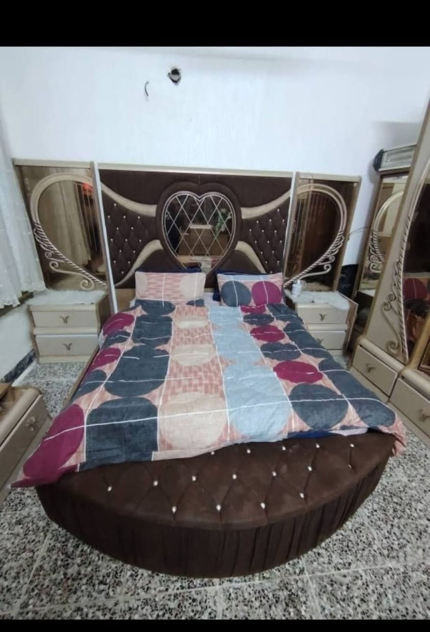 غرفه النوم لل بيع 
سعر ٥٥٠ بيهه مجال بسيط
كلش ضخمه ونضيفه
اضراهه بسيطه

عنوان بغداد ابو غريب شهداء
رقم وتساب فقط
*********** 
+964 750 091 1344
