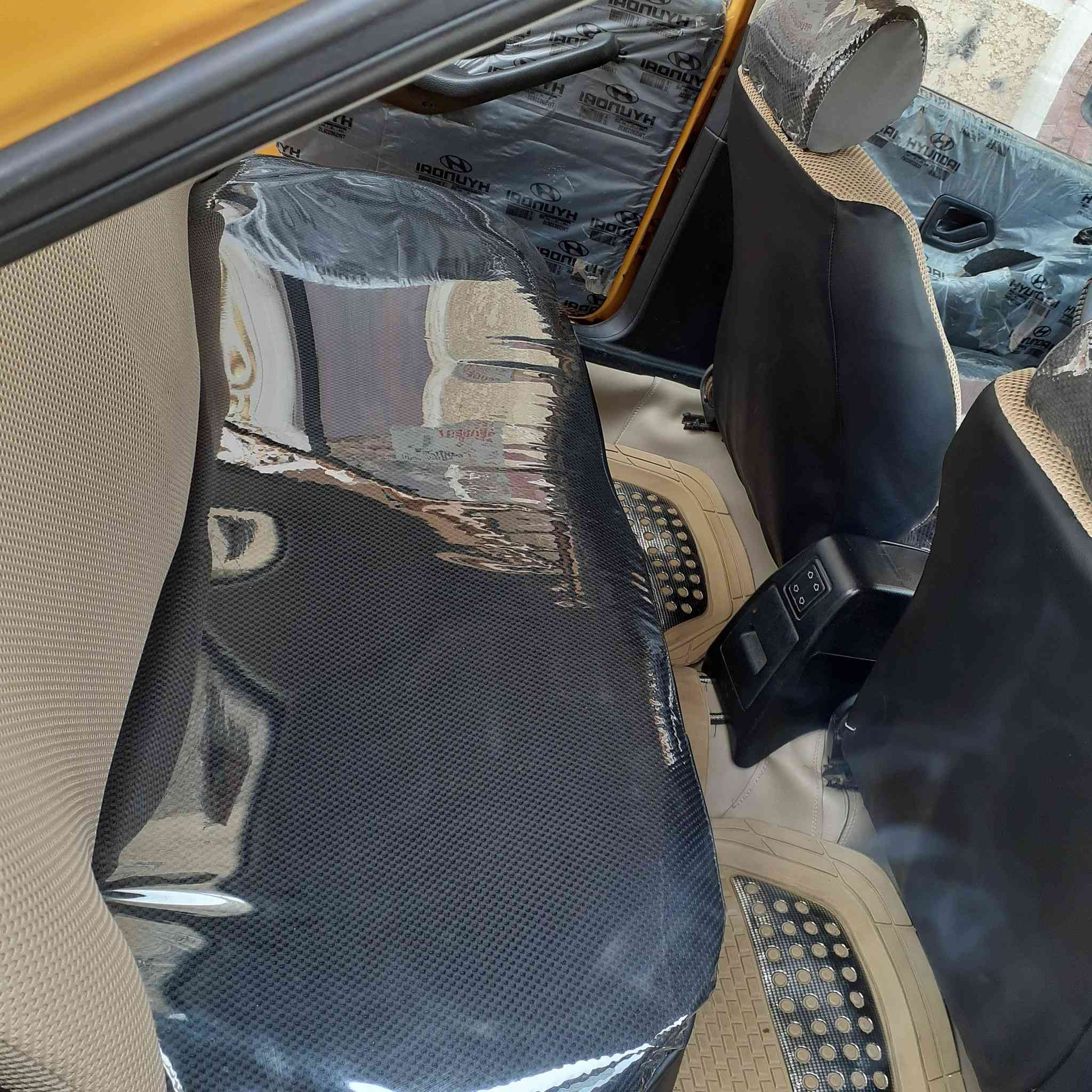 بيجو بارص جاهزه واسط رقم جديد تحويل مباشر 35$قفل مالبيع كانت معروضه 38$بسبب طخه باب خلفي نزل سعر
 ***********اتصال واتس اب تفاصيل
 مصفره هيئه وغرامات بيع مراوس حسب لقناعه
تخم تاير صدر كامل مع دبلات عينه وصينيه فلاوين ومشط ستيرن كامل فلنجات دسكات بنزات كله جديد دوشمه كشنات ارضيه جدد كير محرك نظاف بيه تنقيص فقط قليل
كافه تفاصيل سياره
