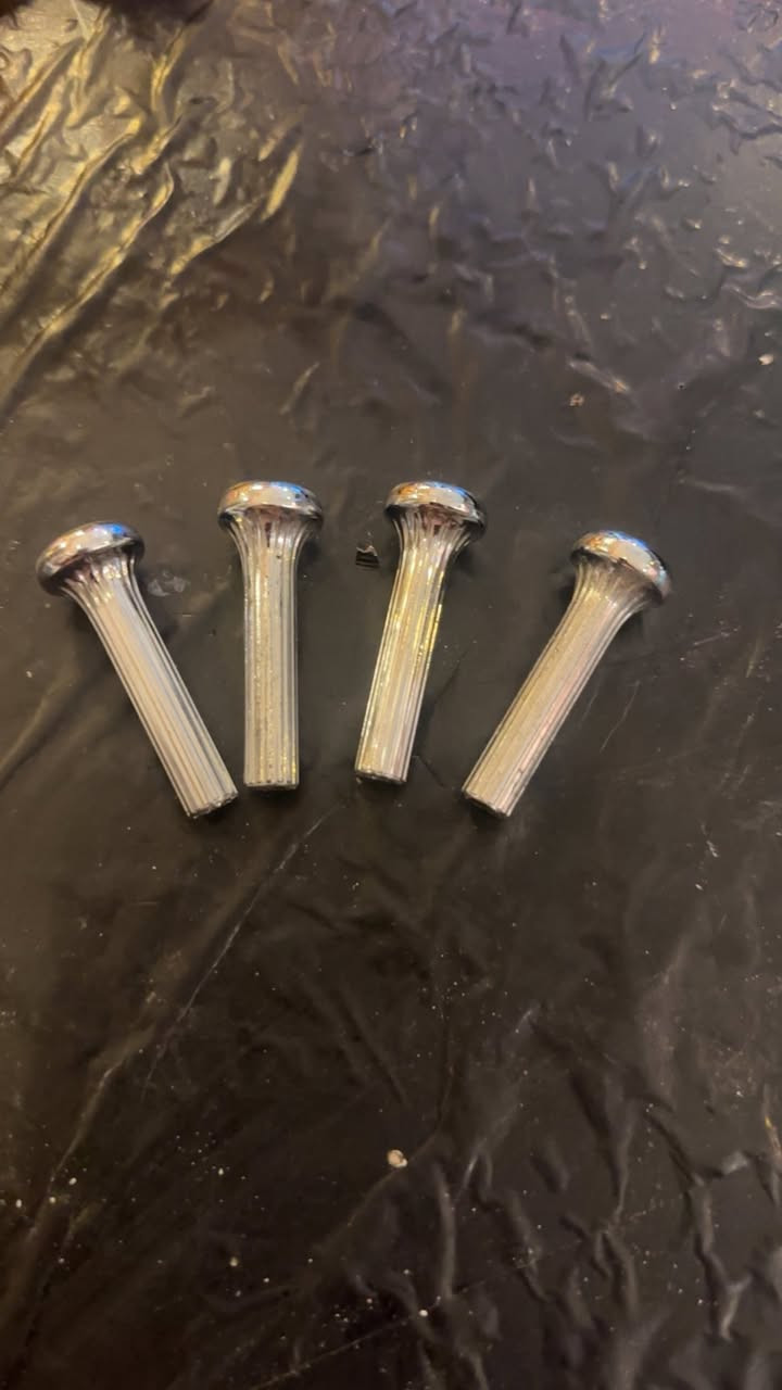 لحية دعاميه اماميه جمس شوفر 
دكم قفل باب 
مسجل ٩٠ 
بيت مازدا 
العنوان بغداد المنصور 
*********** واتساب
