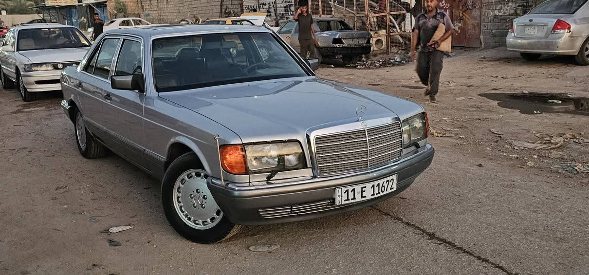 سلام عليكم مارسيدس جامبو موديل 1990 رقم بغداد بسمي سنويه جديده سياره جاهزه مكيه vvt3000 كهربائيات كلها شغاله حداديه جديده تخم تاير السعر 62 للاتصال ***********
