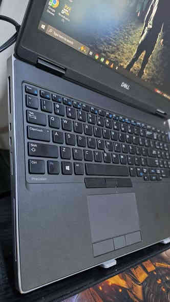 السلام عليكم
لابتوب ديل برزشين 7540
جيل 9 /i7 /9850H 
رام ١٦ كيكا 
ذاكره ٥١٢ ssd
المحتويات شاحنه اصليه فقط
البطاريه من ساعه الى ساعتين تشغل استخدام طبيعي 
السعر ٦٠٠ الف وبيه مجال
***********
