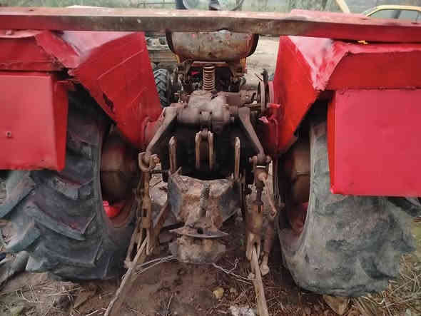 السلام عليكم مكينه عنتر للبيع بدون موديل 85 جاهزه محرك كير جهاز رفع ابريك كهربائات العنوان ميسان العماره الاتصال على الرقم ***********
