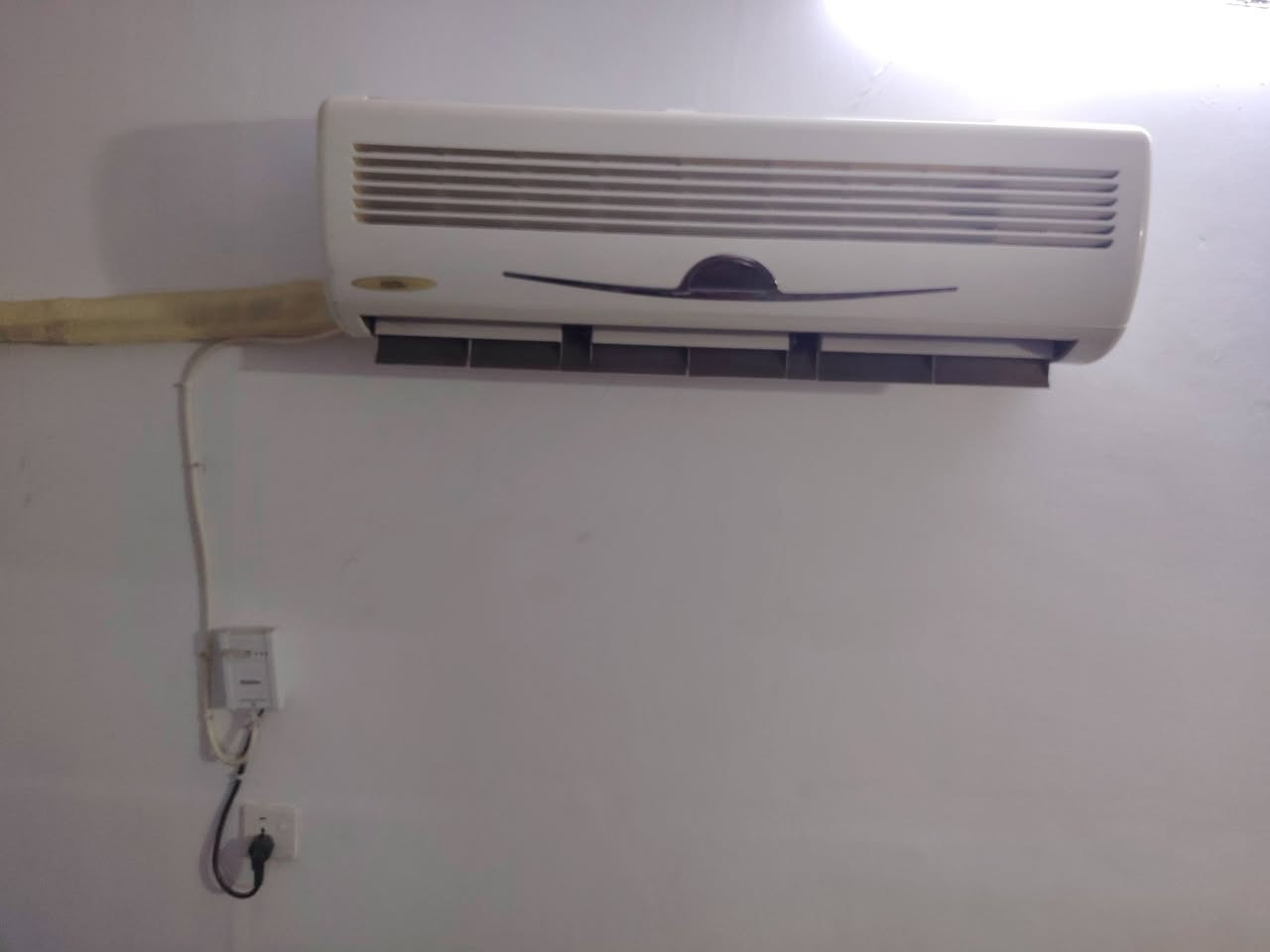 السلام عليكم سبلت للبيع لغرض السفر طن ونص جنرال القديم شغال السعر 300وبي مجال للشراي مكاني بهفلان *********** وتساب تدفئه تبريد
