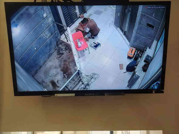 موقع عمل رقم 074
♦️تم تأمين احد المنازل في الناصرية / المهيدية
♦️بمنظومة كاميرات مراقبة  عدد ( 3 )  كاميرا 
                           🔸شعارنا🔸
#جودة_العمل▪️ #سرعة_الانجاز▪️ #اتقان_التنفيذ
--------------------------------------
                نتابع معكم جودة ما نقدمة لكم
                           تفاصيل العمل :-
♦️ منظومة كاميرات مراقبة analog من شركة Dahua 

♦️ كاميرات مراقبة عدد ( 3 ) دقة وضوح 5MP 

♦️ جهاز تسجيل xvr 4ch i3 5MP 

♦️ طريقة التسليك ⬅️  دفن مخفي ➡️

♦️ الانهاءات ⬅️  بوكسات بلاستك & ستاندات ➡️

♦️تفعيل ميزة التعرف على الوجه

♦️ ربط ups next 60w

♦️ تقنية التصوير الملون full color

♦️ الكاميرات بزاوية رؤية 3.6mm تدعم تسجيل الصوت

♦️ تم تجهيز مواد العمل من مكتب المرتضى للكاميرات والالكترونيات وكيل شركة دهوا في ذي قار

♦️ تم ربط الكاميرات علئ الهاتف والمشاهدة عن بعد
---------------------------------------
مستعدين لتنفيذ المنظومات ادناة

♦️منظومات كاميرات المراقبة CCTV 
♦️منظومات الإنترنت Network System
♦️منظومات الصوت Sound System
♦️منظومة الانذار المبكر عن الحريق Fire Alarm 

---------------------------------------
من اجل خلق مجتمع امن وذكي وللحد من الجرائم وعمليات السرقة وتوفير حماية للممتلكات الخاصة والعامة
               ((((في محافظة ذي قار - الناصرية ))))) 
مستعدين لتنصيب وصيانة كاميرات المراقبة في ( المنازل / المحال التجارية / الشركات / المدارس / المشاريع / المعامل / الدوائر الحكومية )
بوجود كادر هندسي وفني احترافي متخصص وبأسعار مناسبة

متمرسين علئ كافة انواع الكاميرات نظام ip + انلوك
( Dahua /Hikvision / Aswar / XVision / HiLook / Unv /ezviz / Axsis/ Samsung / tindy)

1)تنصيب وبرمجة وصيانة كاميرات ip + انلوك
2)تنصيب وبرمجة وصيانة وتحديث  اجهزة NVR + DVR
3) برمجة ونصب الكاميرات المتحركة PTZ
4) برمجة ونصب كاميرات ال WiFi وربطها علئ الهاتف
5)نصب وبرمجة كاميرات التقاط ارقام السيارات ANPR
6) برمجة وادارة ستورجات الخزن  وسستمة المنظومات والمشاريع الكبيرة 
7) برمجة النانوات وربطها لنقل صورة الكاميرات لمسافات بعيدة P2P
8)تأسيس وتسليك وتفييش جميع انواع الكيبلات RG45 و BNC وبكافة الطرق ( ترانك / بوري / فلكسيبل / دفن / ظاهري) 

للتواصل معنا :
فيس بوك : القمة لتنصيب وصيانة كاميرات المراقبة
واتساب : ***********
انستكرام : alqama.97

-------------------------------
 #القمة_لكاميرات_المراقبة #cctv_iraq #cctv_camera_installing #تنصيب_كامرات #كاميرات_مراقبة_منازل #كاميرات #كاميرات_المراقبة #كاميرات_متحركة #كاميرات #فني_كاميرات_مراقبة #dahua #dahuatechnology #dahuamena #hikvision #hikvisioncctv #hikvision_cctv
#Aswar #unv #العراق #الناصريه #ذي_قار #شارع_الامام_علي #حي_الشهداء #جا_غير_هي_الناصرية #جا_غير_احنه_ولد_الناصريه #الناصرية_الان #تركيب_كاميرات_مراقبة
   Dahua Technology    Dahua Technology MENA  Distributor in Iraq  Ezviz lraq  Hikvision CCTV i  شركة المشكاة   علي عبد الله السهلاني   4K
