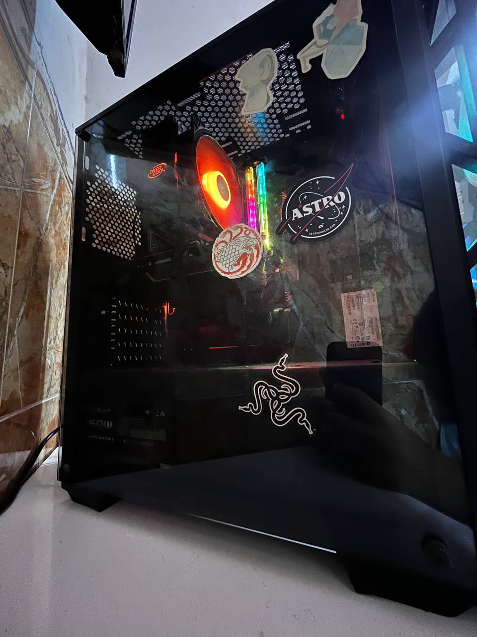 (Gaming PC)
🖥️ المواصفات:

🔹 كرت الشاشة Gtx 1660 super  من شركة  Tuff Gaming 

🔹 المعالج:  R5 3600 6core 

🔹 الرام: 16GB DDR4 بتردد 3600MHz

🔹 المذربورد:  Azrouge B450-M 

🔹 التخزين:

HDD    1T
SSD   120GB

🔹 الشاشة:100Hz  " Dhua 24.1 " (الوان ودقة عالية للألعاب)

🔹 الكيبورد: JERITECH ميكانيكي Gaming 

🔹 الماوس : iMICE GAMING MOUSE 

الـPc جداً جداً نظيفة من الداخل والخارج والقطع ايضـا نظيفة جداً  
مامستعملها شي قليل 

📍 المكان: بغداد 

💰 السعر:  725 الف دينار عراقي

📞 للتواصل: ***********
