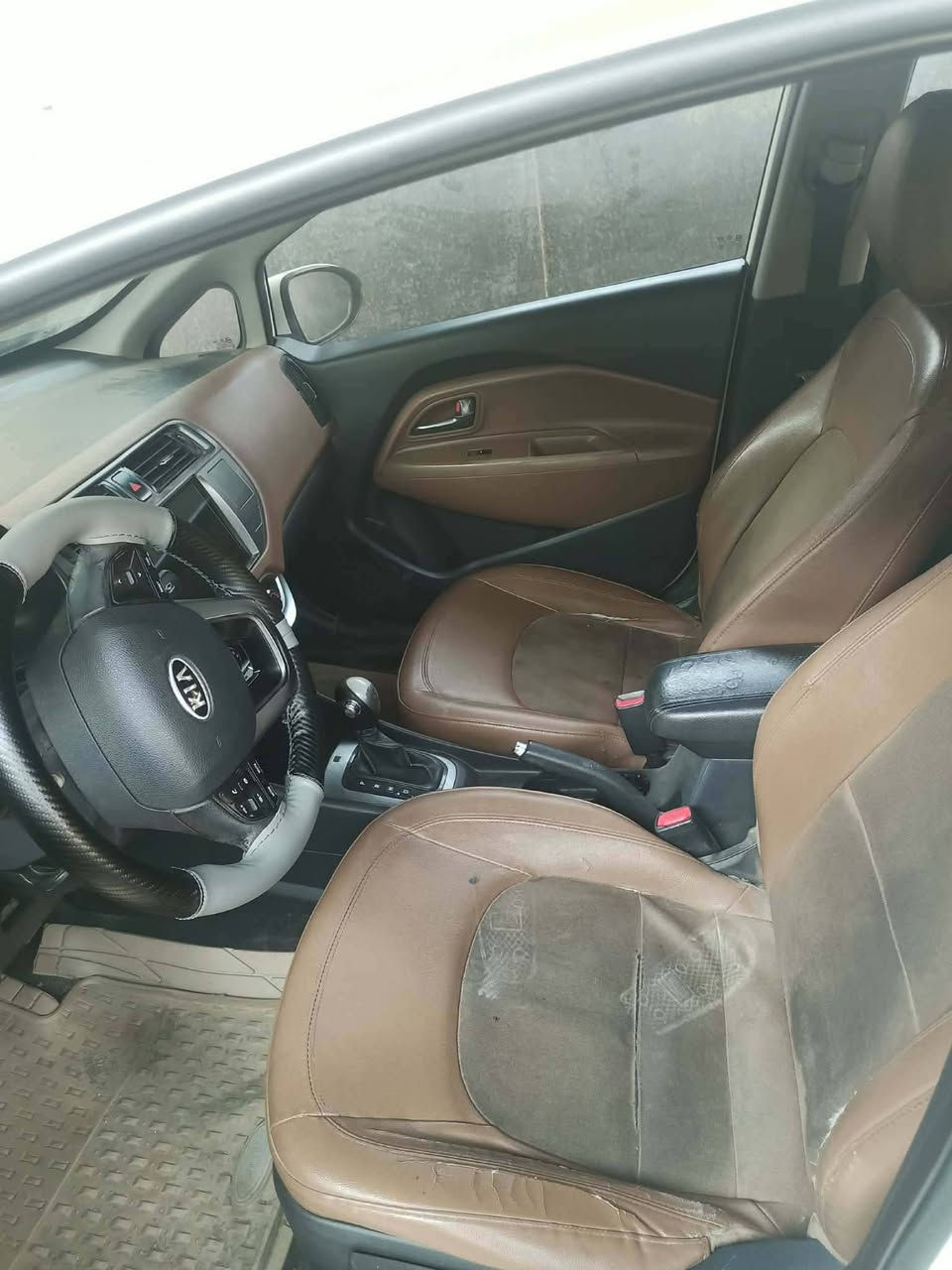 ريو ٢٠١٢ مكينة ١٦٠٠خليجي رقم اربيل دولي تريد وكاله او تحويل جاهزه مابيها اي نقص بيها صبغ كلش بسيط بخشم الجاملغ ودعاميه صبغ وملاحظات بسيطه نص فول السعر ٩٣ وبيها مجال *********** مكاني الدوره الجمعيه
