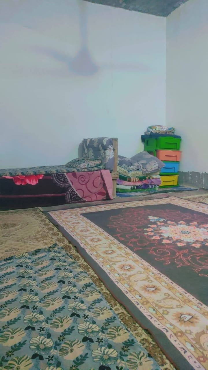بيت للبيع طابو زراعي المساحه 120متر علوة الفحل قرب اسواق تحسين البناء جديد استوني مكمل البناء غرفتين وصاله ومطبخ مفتوح تركي  غرفه كامله وغرفه عايزه سقف حمام داخلي وتوليت خارجيه عايز فقط بيبان للمكاشيف وللحمام مجاري استوني مشتغله درجه اولى والماي دفن  السعر 24وبي مجال قليل 
للاتصال الرقم بي واساب  ***********
