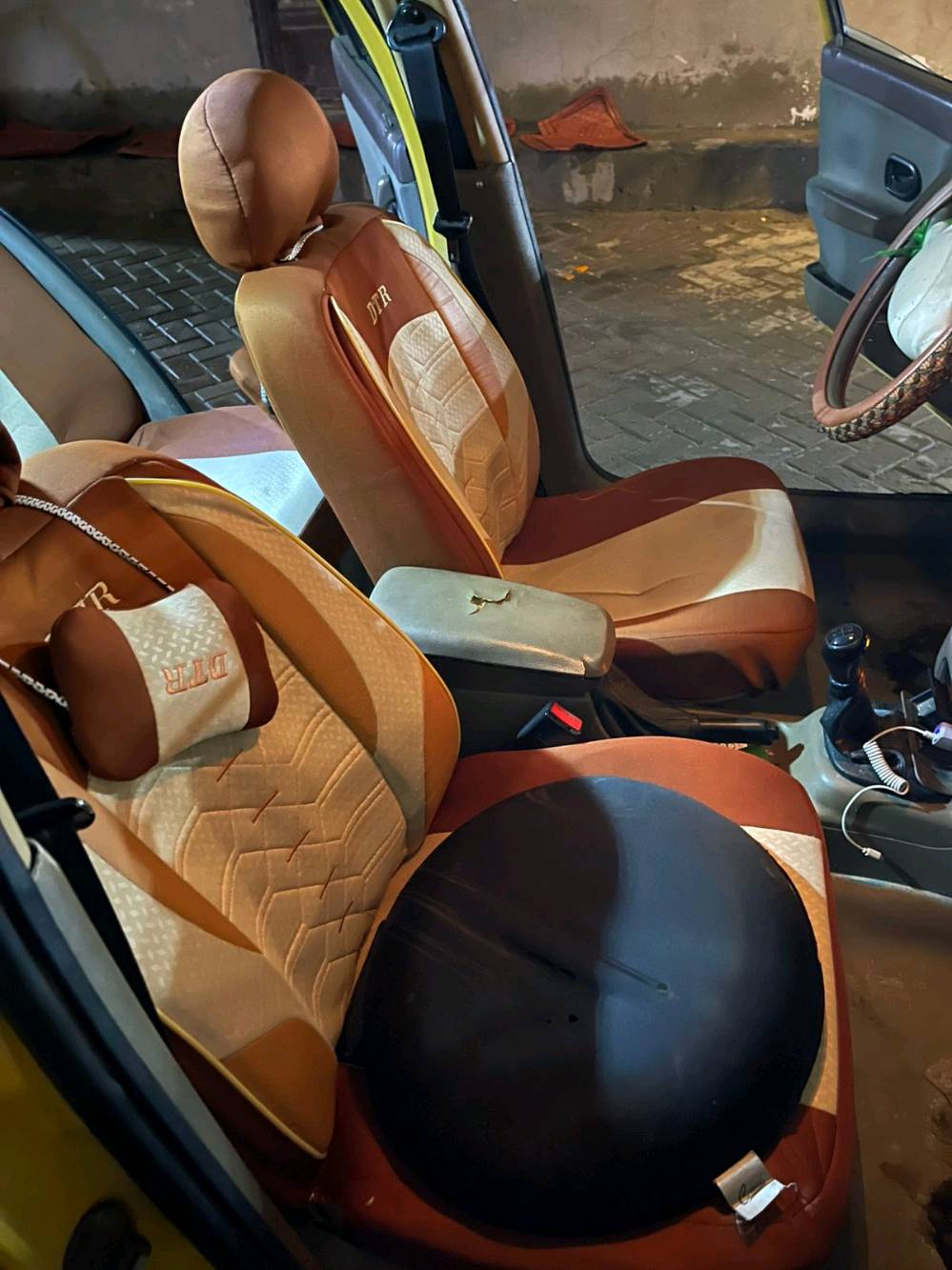 سلام عليكم سمند 2011ناطقه مكفوله من الضربه القويه كير مكينه مكفولات مابيها لا تنقيص ولا نضوح السياره نضيفه مال عيشه السعر25وبيها مجال للطيبين/*********** وبي واتساب