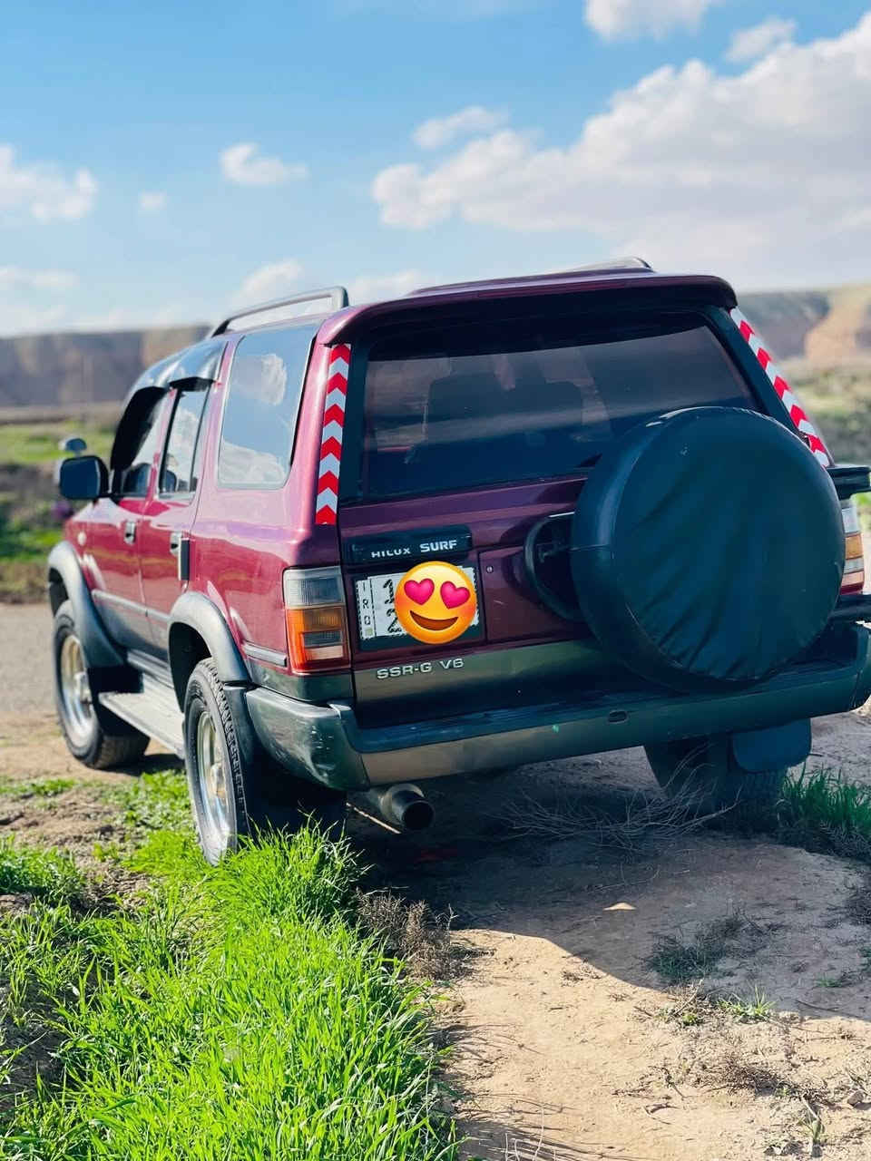 السلام عليكم
للبيع سيارة هايلكس تيوتا فورنر   
موديل ١٩٩١ محدث ٩٣ ترهم لكافة التضاريس 
رقم دولي / نينوى السنوية لل ٣١ 
هزة جديدة  مصفره من الغرامات 
مكفولة كفالة عامة شرط التحويل السنوية بأسمي 
اللون احمر ماروني نظيفة وجديدة 
ستيرن محور _ گير و محرك بطة ٢.٥ مبدل بيه كازكيت فقط
المحرك شرط لا صرف ولا بخار ولا غير شي 
كهربائيات كلها شغالة عدا جام التنته بيه عطل بسيط بالربط  وموجودة الدكمة كاملة
صدر جديد تواير جدد حجم ١٥ جبلي 
تبريد شغال امامي وفان خلفي 
شاشة حجم كبير مربوطة مع سرعة السيارة وبيها كافة البرامج + كاميرا خلفية 
مسجل شغال 
لا يت عالي وناصي 
دوشمة + نايلون ثقيل دوشمة اصلي ابو العلامة جديد 
بردات صيفية لكافة الجوم
 فتحة السقفية 
كنترول قفل وفتح مركزي 
سبير خلفي جديد 
چادر سيارة جلد ضد المطر والحرارة صيفي وشتوي 
لوكير ما يشتغل 
مصبوغة رش خفيف فقط للجمالية البونيد + السقفية 
( بيهن اثر جراد او تقحيل وعندي صور قبل الصبغ واثناء الصبغ وبعد الصبغ)  شرط بدون دواخل 
السعر : ٦٥ وبيها مجال حگ الجيه 
للبيع نقد او مراوس حسب القناعة 
***********
