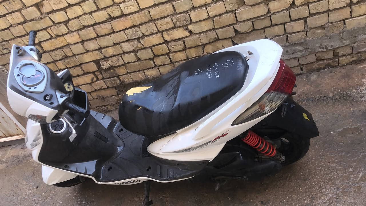 السلام عليكم اخوان عندي هاي السكنس مال رنبه اريد ابيعهه دراجه صارلهه شهر من نازله واني تاركهه بلبيت 
السعر مليون مكاني الشعب ***********
