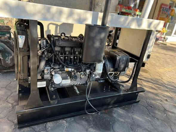 النوع     لستر بتر انكليزي 4بستم بلادي
السعه 20kv 
كاتم 100%100
المولد بلادي ممفتوح والتوليد غير مفتوح ع الشغل ضمان 
العنوان بابل الشوملي 
للاستفسار مراسله الصفحه او الاتصال ع الرقم 
***********
