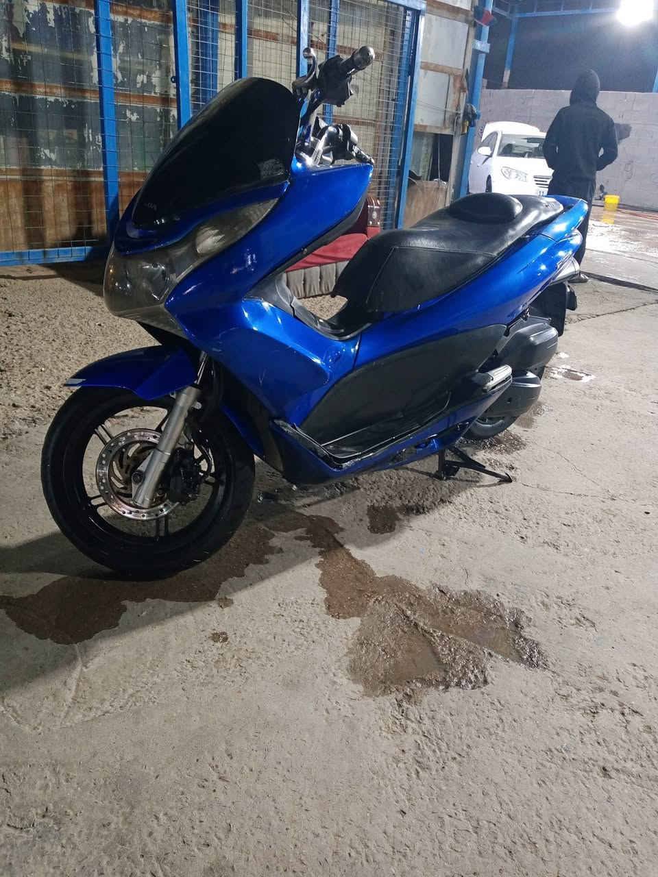 الجيل الاول ياباني محرك فول نعومه
كفرات الاماميه شوي يرادله تطبيك الامامي بس محرك ناعم شحن عبالك والله 
دراجه حلوه مرتبه مكانه ابو دشير 
السعر مليون و100 بيه مجال بسيط 
نواقصه بسيطه دراجه 
***********
