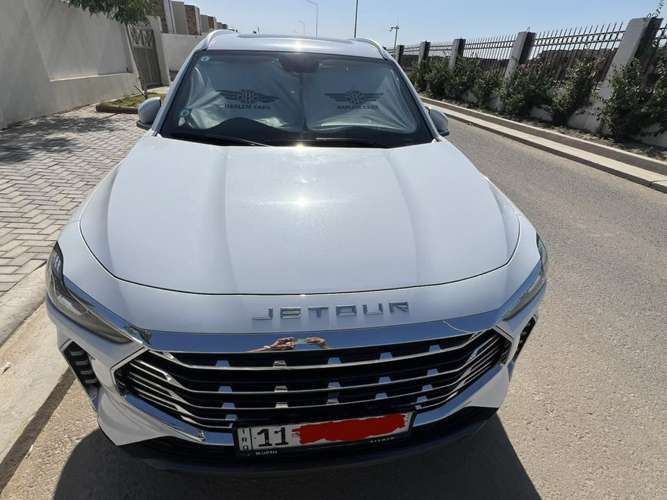 🛑 للبيع: جيتور X70 بلس (Jetour X70 Plus) - فئة Luxury موديل
2024
السيارة بحالة جيدة ، كاملة المواصفات، ومكفولة من (الصبغ والفتح والبارد والحار ) فقط شخوط ورصعات بسيطه اثر طريق والسونار مرفق مع المنشور .

✅ نوع المحرك: 1.6 Turbo
✅ عدد البصمات ( 2 )
🛞تخم تايرات جديده
🛠️ ادامه كامله للسياره 
 الممشى الحالي : 51 ألف كم فقط.

 الرقم: بغداد (بإسمي والتحويل مباشر).
 📍موقع السياره : بغداد - زيونة.

💎 أبرز المواصفات والأنظمة:
• السعة: 7 راكب (عائلية بامتياز).
• التبريد: شاشه لمس ( قطعتين تبريد بـ 8 فتحات توزيع ) 
• ثلاجة .

 الشاشات والكاميرات: 
• شاشتين ديجيتال متصلة 
• منظومة كاميرات 360° مع رؤية فوقية (3D) 
• حساسات خلفية وأمامية.

الراحة والرفاهية: 
• بانوراما قمارة كاملة
• كشن سائق كهرباء
• صندوق خلفي ذكي (فتح وغلق كهربائي)
• 4 جامات أوتو 
• نظام انعكاس الهاتف (أندرويد + آيفون) بالشاشه 
• منافذ USB عدد 4 
• شحن لاسلكي للهاتف .

 الأنظمة الذكية: 
• بصمة 
• ابواب ترحيب عند الاقتراب
• ⁠ فتح وغلق السياره تلقائي 
• مرايا جانبية كهربائية (طي أوتوماتيكي مع إشارات بالمري)  .

🛡️ أنظمة الأمان ومساعدة السائق:
• رادار تحديد مسار 
• تنبيه الخروج من المسار.
• نظام النقطة العمياء (Blind Spot).
• مثبت سرعة (Cruise Control).
• هاند بريك دكمة (كهربائي)
• نظام أوتو هولد (Auto Hold).
• نظام مانع الانزلاق 
• وضعيات قيادة متعددة 
• وضعيات تحكم مختلفة بالستيرن.

✔️السياره نظيفة جدا ( استخدام شخصي )
✔️وباقي المواصفات معروفه 

💰 السعر : 26 مليون ( وبيها مجال حك الجيه )
للاستفسار اكثر يرجى الاتصال بالرقم التالي : 📞 ***********
