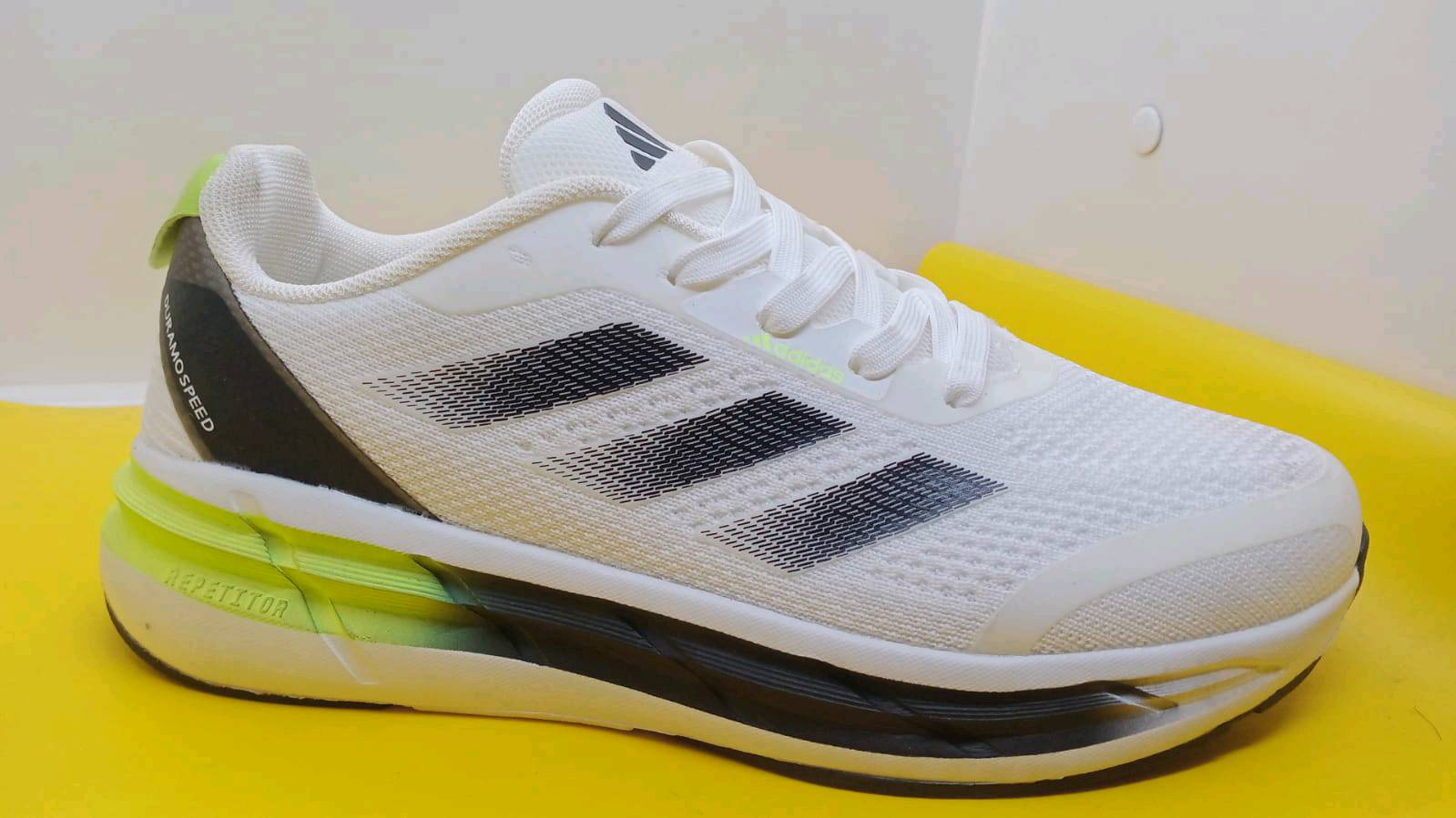 احذية ماركات عالمية اشكال وقياسات مختلفة وعندي اكثر .. اي قطعة تعجبك راسلني