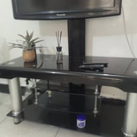 ميز تلفزيون نظيف جدا وثقيل لون اسود ثلاثه طبقات السعر ٧٥ ألف وبي مجال ...