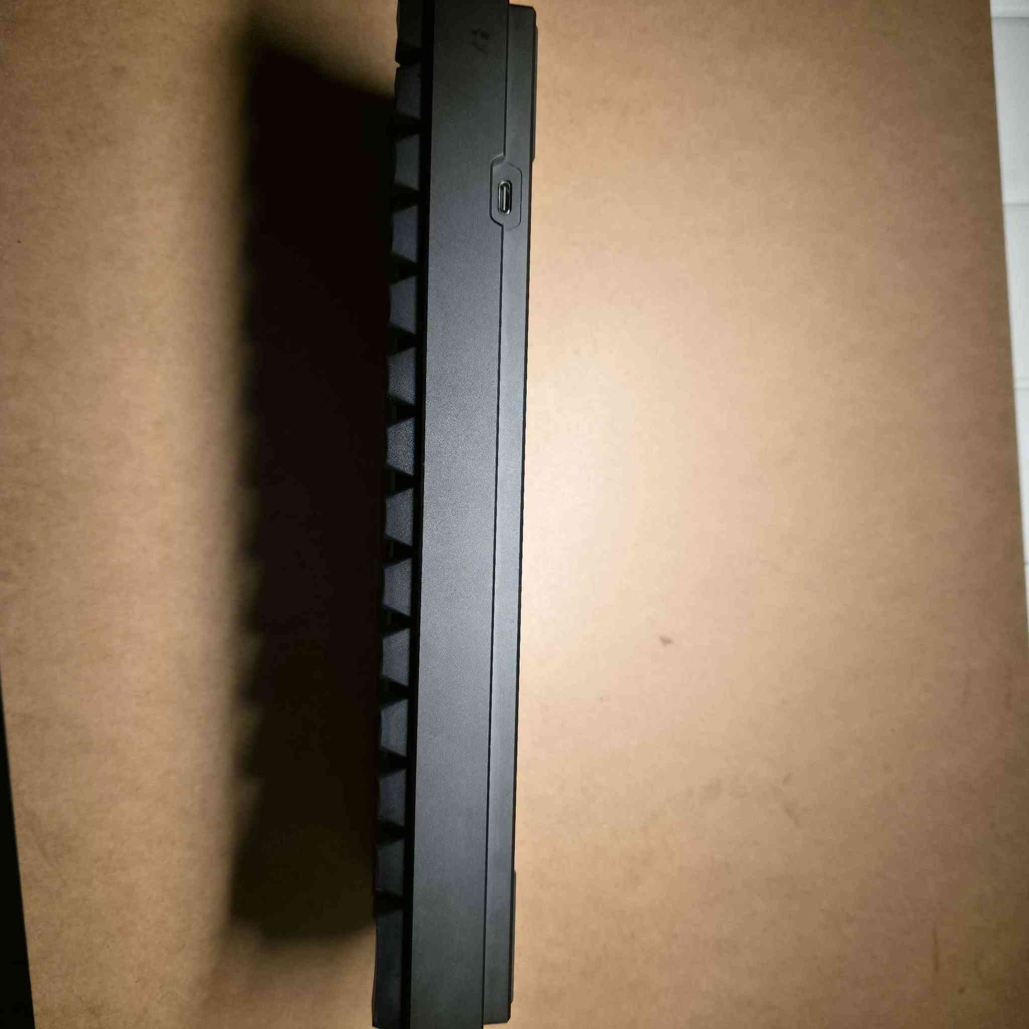 MonsGeek FUN60 Ultra Multi-mode Magnetic HE Keyboard

زۆر زۆر پاکە و وەک نوێ ، هەموو شتێکی ماوە
تەنها دۆنگڵەکەی ون بووە⚠️⚠️⚠️

بەڵام هیچ کێشە نیە چونکە بۆ یاریکردن هەر ئەبێت کێبل بەکاربهێنیت گەر بتەوێت بەردەوام بە سێتینگێکی بەقوەت یاری بکەیت گەر نا بە دۆنگڵ شەحنی زوو دێتە خوار لە نیوەی یاریەکە ڕەنگە کیبۆردەکەت شەحنی نەمێنێت کە 4000mah

وە بۆ تایپکردن و کۆدینگ ئەتوانی بلوتوزەکە ئیشپێبکەیت و هیچ کێشەی نیە پێویستت بە 8 هەزار هێرتز نابێت بۆ تایپکردن بۆیە کێشەت نابێت

بۆ یاریە شووتەرەکانیش کێشە نیە بە بلووتوز یاری بکەین بەڵام 8 هەزار هێرتزت بۆ نایێت

هەموو سویچەکانی وەک یەک کار دەکەن و هیچ کێشەیەکی نییە.

​ئەم کیبۆردە یەکێکە لە پێشکەوتووترین و خێراترین کیبۆردەکانی جیهان بۆ گیمینگ، چونکە تەکنەلۆژیای سویچی موگناتیسی (Magnetic Switches) تێدایە.

​ئەم کیبۆردە سویچی Magnetic HE (Hall Effect) تێدایە کە ڕێگەت پێدەدات Rapid Trigger چالاک بکەیت و ملیمەتری داگرتنەکە بە دڵی خۆت ڕێک بخەیت

​Rapid Trigger: پشتگیری سیستەمی Rapid Triggerی ڕاستەقینە دەکات. دەتوانیت لە ڕێگەی سۆفتوێرەوە حەساسیەتی دوگمەکان بە ملیمەتر (وەک 0.1 میلی متر) دیاری بکەیت بۆ کاردانەوەی یەکجار خێرا لە یارییەکاندا.

​سۆفتوێر: پشتگیری تەواوی سۆفتوێری MonsGeek Cloud Driver دەکات بۆ ڕێکخستنی RGB و خێرایی سویچەکان.

​پەیوەستکردن (Multi-mode): سێ جۆر پەیوەستکردنی هەیە (بە بلوتوز، کێبڵی Type-C، و وایەرلێس).

نرخ:70,000

عربي:

للبيع كيبورد MonsGeek FUN60 Ultra، القطعة غنية عن التعريف وبحالة الوكالة (مثل الجديد تماماً)، وكل غراضها موجودة وياها.

​ملاحظة للأمانة: فقط الدونجل (Dongle) ضايع ⚠️⚠️⚠️.
​ليش هذا مو عائق؟

​للألعاب (Gaming): إذا تريد تلعب بأقوى إعدادات وتستفاد من الـ 8000Hz والـ Rapid Trigger، لازم تستخدم الكيبل. حتى بالدونجل، الشحن يخلص بسرعة بالألعاب القوية لأن البطارية 4000mAh، فالكيبل هو الخيار الأفضل والأساسي للمحترفين.

​للطباعة والبرمجة: الكيبورد يدعم بلوتوث (Bluetooth) ويشتغل بامتياز وبدون أي تأخير ملحوظ، وما تحتاج الـ 8000Hz بالطباعة، فالبلوتوث يغنيك تماماً.

​ألعاب الشوتر: تقدر تلعب بلوتوث عادي، بس للأداء الاحترافي الكيبل يضمن لك أعلى استجابة.

سعر:70,000 أربيل, العراق


**إذا كنت صاحب هذا الإعلان وتريد حذفه لأي سبب، رجاءا أرسل رسالة إلى الدعم الفني**