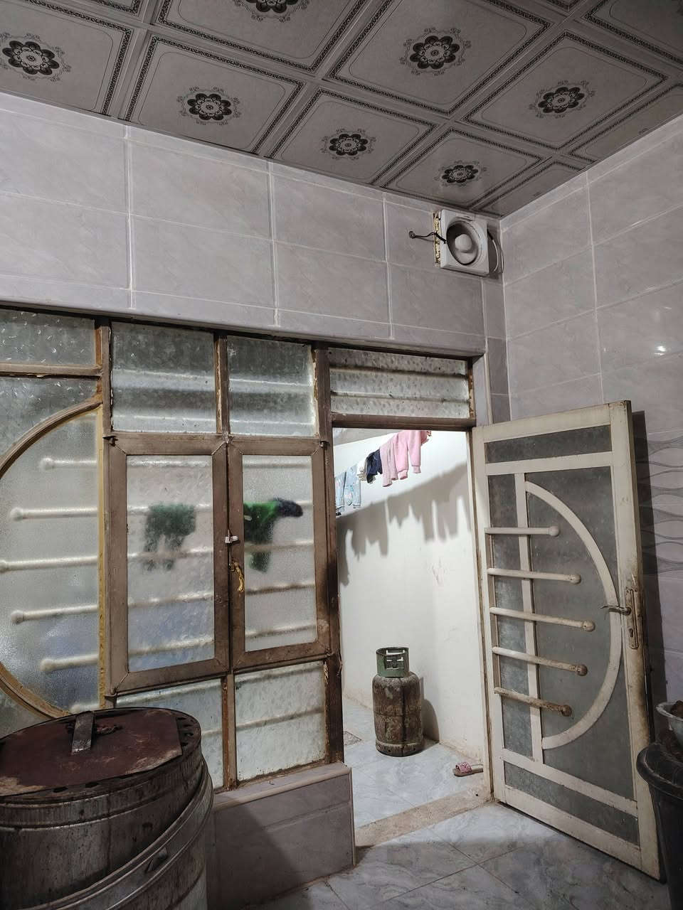 ياالله بيت للبيع المساحه 150متر لعنوان مقابل قرية الغدير عمود270 شارع المطار سعر40 وبي مجال ***********
