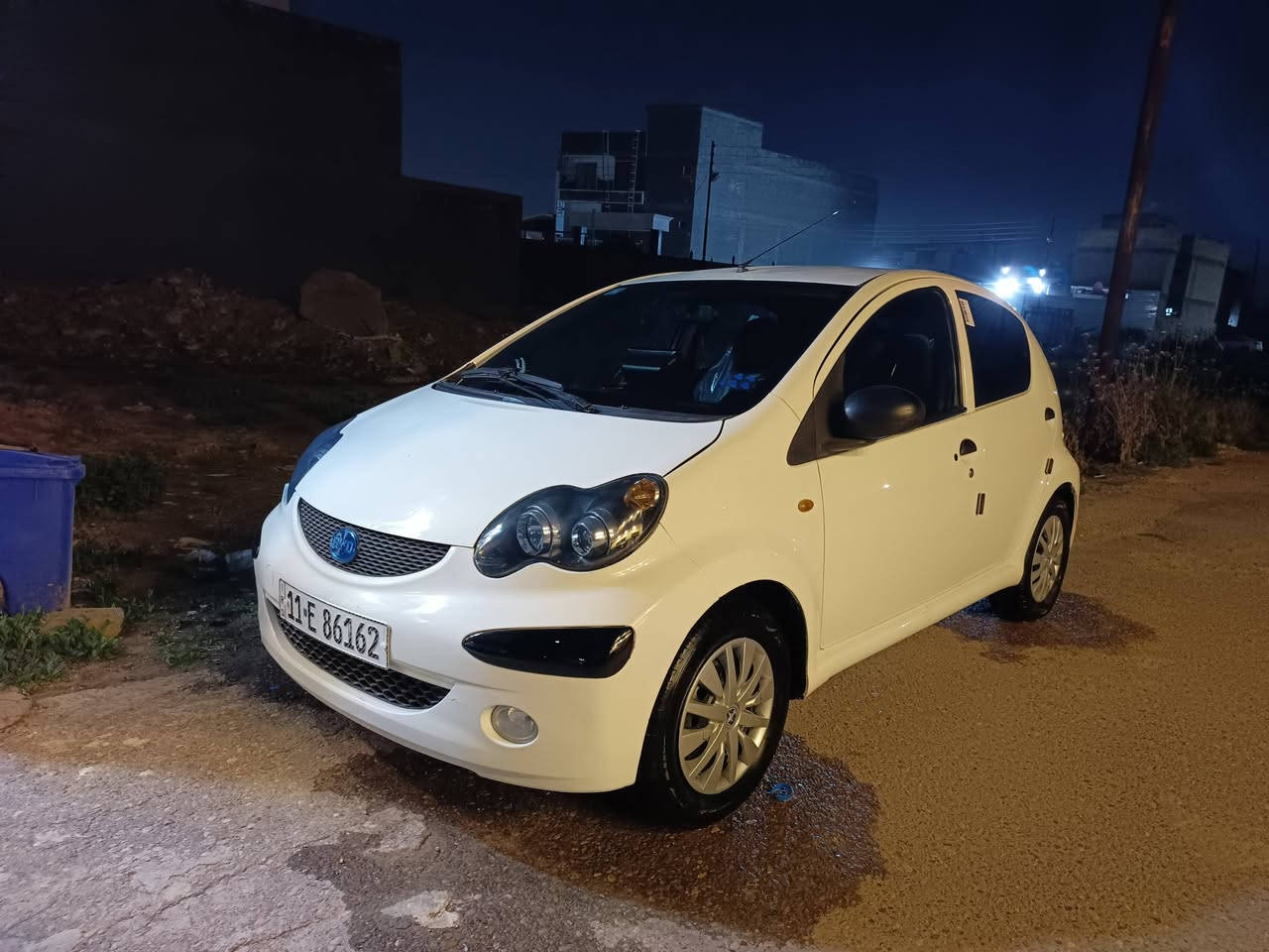 السلام عليكم
 ByD F0 موديل 2013 على وضع الشركه زيرو ماشيه 112 شرط قطره صبغ مابيهه لا بارد ولا معجون ولا تبديل سياره بلاديه وجاهزه للاخير
1-بصمه 
2-شاشه تاب 
3-كامره 

 تخم تاير ودسكات 
ومنضومه مي جديده سياره مال بيت 
كلوب نقص مابيهه وكلهه ع شركه 
سياره بيهه حته دفتر اخراجيه مال سفر 
سنويه وهزه ورقم جديد 
سياره شكد متكول جديده جديده 
مكاني بغداد الدوره 
السعر 50 

*********** 

رجاء رجاء رجاء اذا متعرفلهه اتركهه الله يرضه عليك السياره جنايتهه يعرفون قيمتهه
