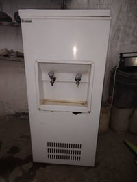 عندي براد للبيع شرط شغال يبرد 07712593042