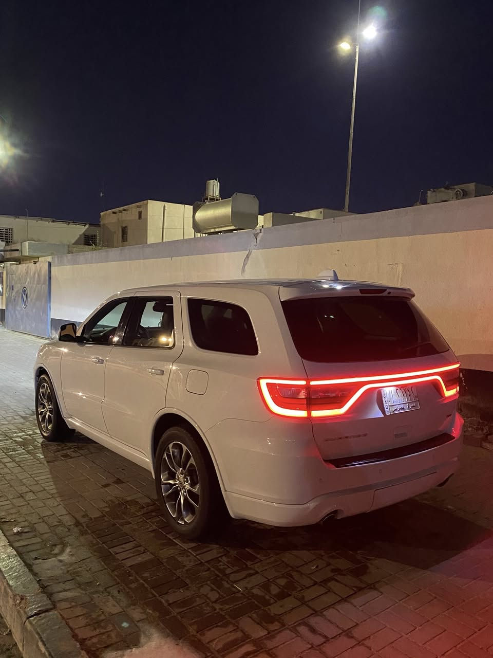 السلام عليكم ورمضان كريم عليكم انشاء الله دوج دورنكو GT موديل 2020 رقم بصرة مكينه 3/6 كشن حضن جلد صندوق كهربائي فووول بدون فتحه واني المستورده 
حادثه سطحي الجاملاغات الاماميه مصبوغات والبنيد مبدل ضارب الارباك السياره على ايدي ماشيه 64mi بشرط والباقي مكفوله وكلش جديده وبالعافيه على الي ياخذهه 
سعرها 220 العنوان البصره 
الهاتف ***********
***********
