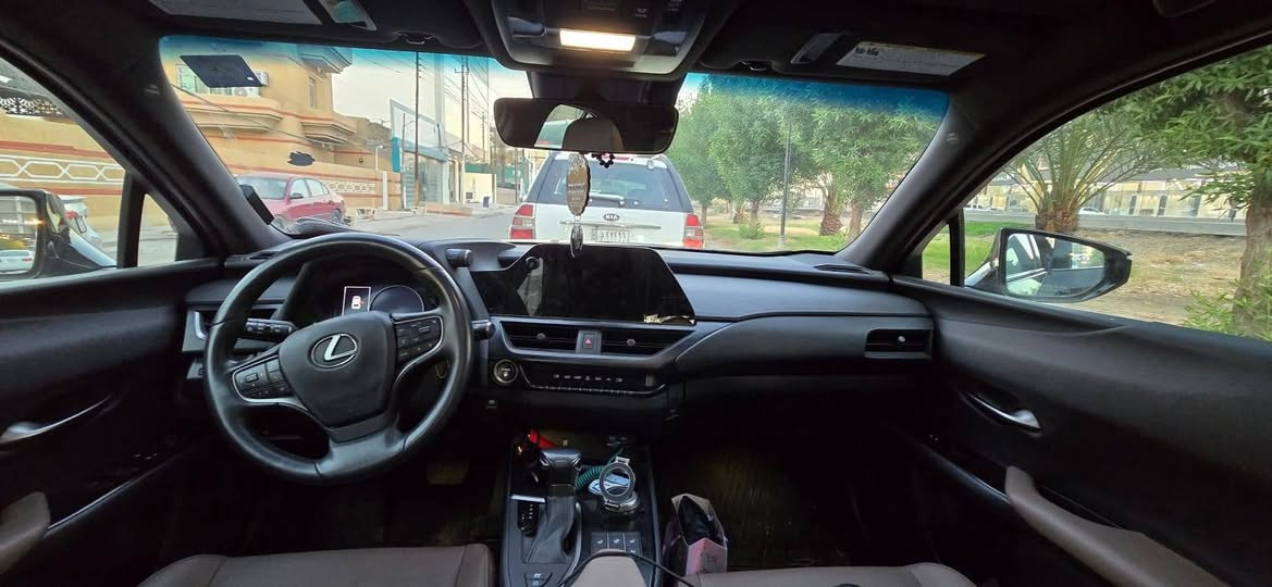 لكزز_للبيع
• موديل: 2023
 •  النوع: UX250h هايبرد
 • المسافة المقطوعة: 14 الف
 حادث  صبغ بنيد فقط وصبغ على حافة الجاملغ بدون تبديل بدون إرباك 
 • حجم المحرك: 4 سلندر 2.0L هايبرد
 • مفتاح التشغيل: بصمة
 • فتحة سقف
 • حساسات أمامية
 • حساسات خلفية 
 • لايت زينون + LED
 • بك لايت LED متصل
 •  حساسات تايرات
 •  إشارات في المرايا الجانبية
 • هاند بريك كهرباء
 • نظام ABS
 • دشبول شاشة ديجيتال
 • تحكم كامل من الستيرن
 • مقاعد جلد
 • المقاعد الأمامية كهربائية
 • تبريد قطعتين
 • نظام مانع الانزلاق
💵 السعر المطلوب  21.200 وبيها مجال بسيط
 بغداد حي الجامعة ***********
