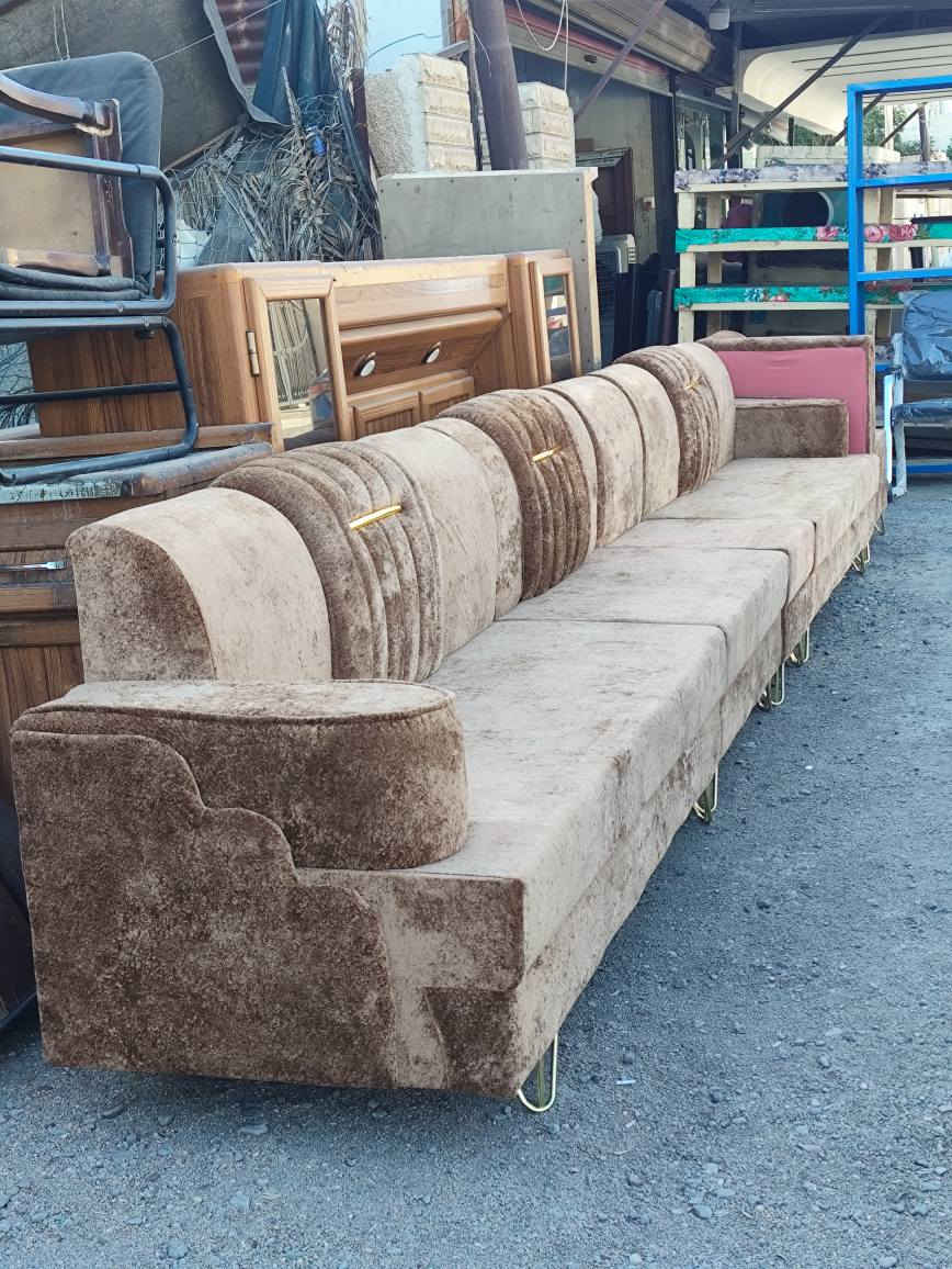 للبيع 🛋️✨
تخم قنفات ديوان 10 مقاعد، أصلي وثگيل 💪
نظيف جدًا بدون أي عيب أو كسر ✅
شغل ممتاز 👌

🎨 اللون: مشمشي 🍑
القماش: خاولي من أجود أنواع الأقمشة 🧵
🧼 نسبة النظافة: 100% ✨

💰 السعر: 375 ألف دينار (بي مجال بسيط) 💵

📍 بغداد – حي الجامعة، نهاية شارع المصرف قرب الجمعية 🏠
📞 للاستفسار: *********** ☎️
