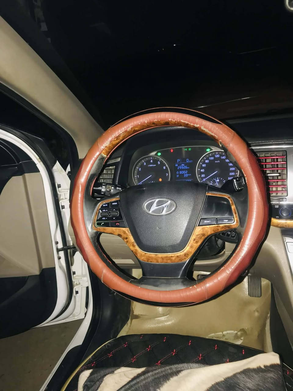 النتره 17  وارد خليجي    محرك 2000
رقم انگليزي     يوجد صبغ  باب الخلف الساق   

وبسمي تحويل ثاني يوم 

السعر 138 وبيه مجال 

رقم الهاتف.  ***********
