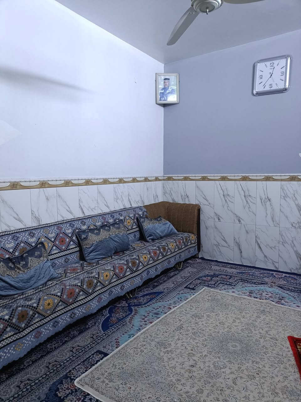 السلام عليكم 
نصف قطعه مربعه قطاع32خلف جامع الحكمه فرع عريض 
طابقين استقبال وثلاث غرف صاله+صحيات طابقين 
للا ستفسار اتصال ***********
