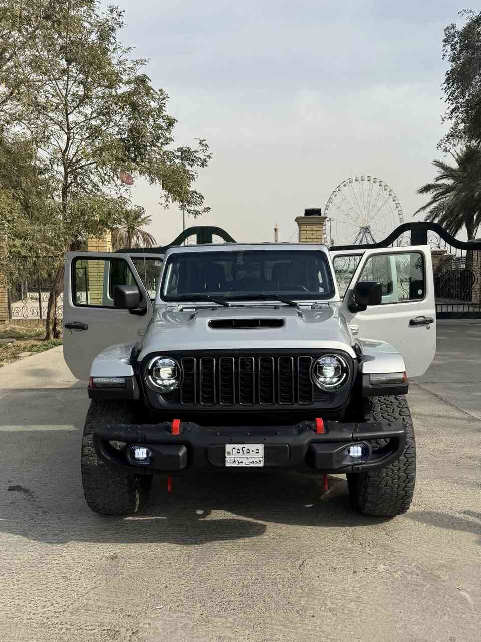 ارخص جيب كلادييتر بالعراق ‼️
النصبه تسولف🔥
موديل 2023 
محرك 3.6 
عليها ترفيع وتايرات جبلي
كامره خلفيه
تحكم دفع رباعي
منافذ كهرباء
انارات led
وباقي المواصفات معروفه
حادثها قطعتين جاملغ وبنيد بدون دواخل 
ايرباك دركه راجع سستم
السعر 240 وبي مجال 💸
مكان بغداد
***********
*********** واتس ☎️
