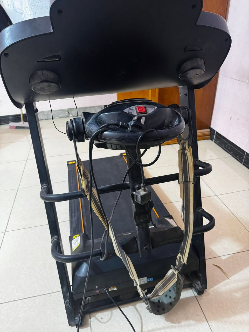📢 للبيع جهاز جري كهربائي بحالة جيدة مستعمل جداً قليل 

🔹 جهاز مشي كهربائي منزلي بحالة جيدة ويعمل بكفاءة.

🔹 مزود بشاشة لعرض الوقت، السرعة , المسافة .

🔹 يأتي معه حزام مساج اهتزازي.

🔹 مناسب للمشي والركض داخل المنزل.

💰 السعر: 240,000 دينار عراقي (قابل للتفاوض بالمعقول).

📍 الموقع: [المقدادية/حي المعلمين]

📞 للاستفسار أو التواصل: 
***********

الجهاز نظيف وجاهز للاستخدام، والمعاينة متوفرة قبل الشراء.
