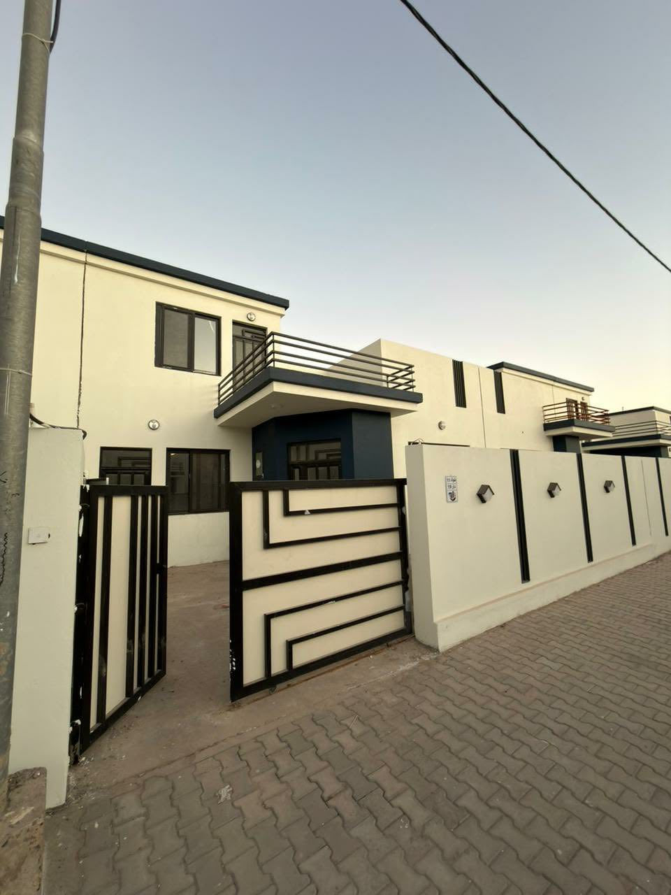 � بيت جاهز للاستلام والسكن المباشر 🔹
مجمع النخيل السكني

▪️ المساحة 200م
▪️ جاهز للاستلام فوراً والسكن مباشرة
▪️ المجمع متكامل الخدمات

💰 تدفع مقدّمة مناسبة
🏦 القرض متوفر (تكمّل المعاملة وتسكن)

📞 لمعرفة التفاصيل كاملة:
مراسلة الصفحة أو اتصال مباشر
***********
