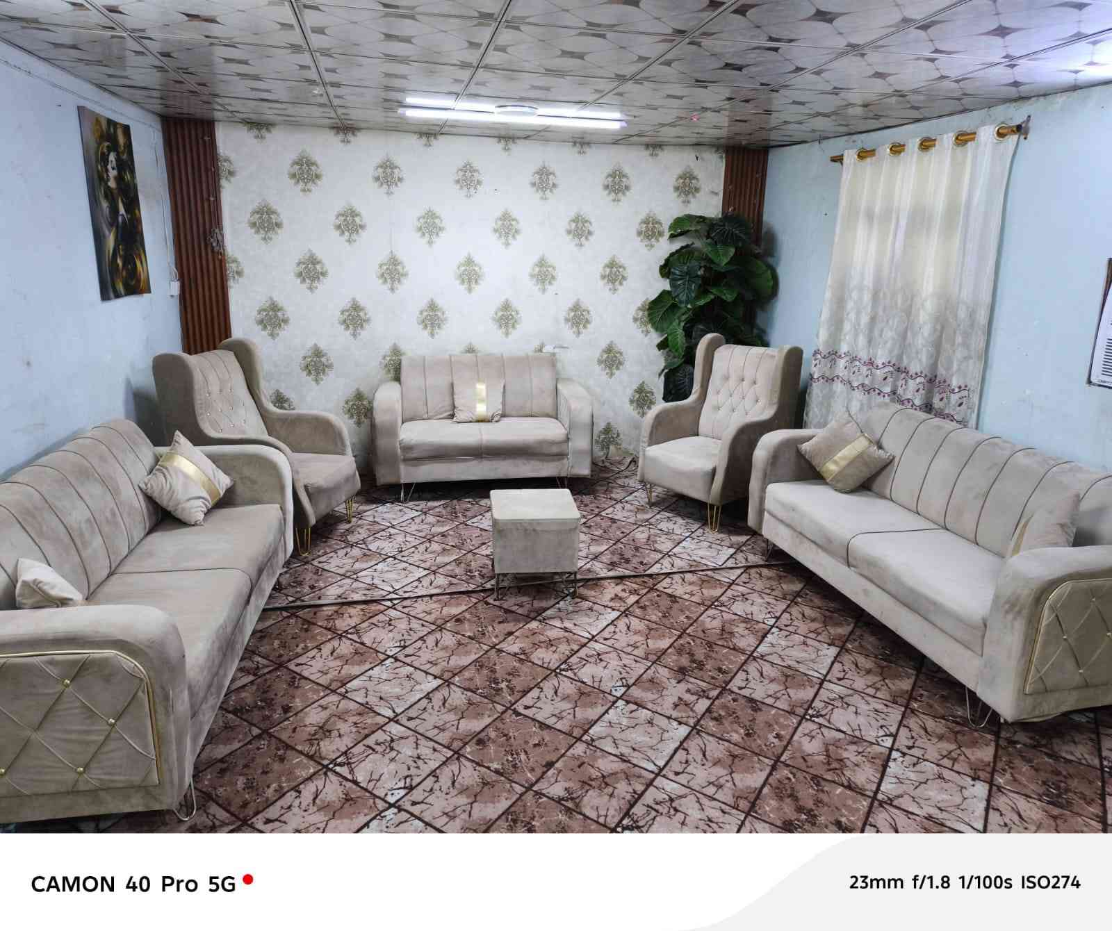 تخم 10 نفرات نضيف جدا المقعد بلوك اسود 260 وبي مجال المكان الكاظمية يوجد توصيل ***********
