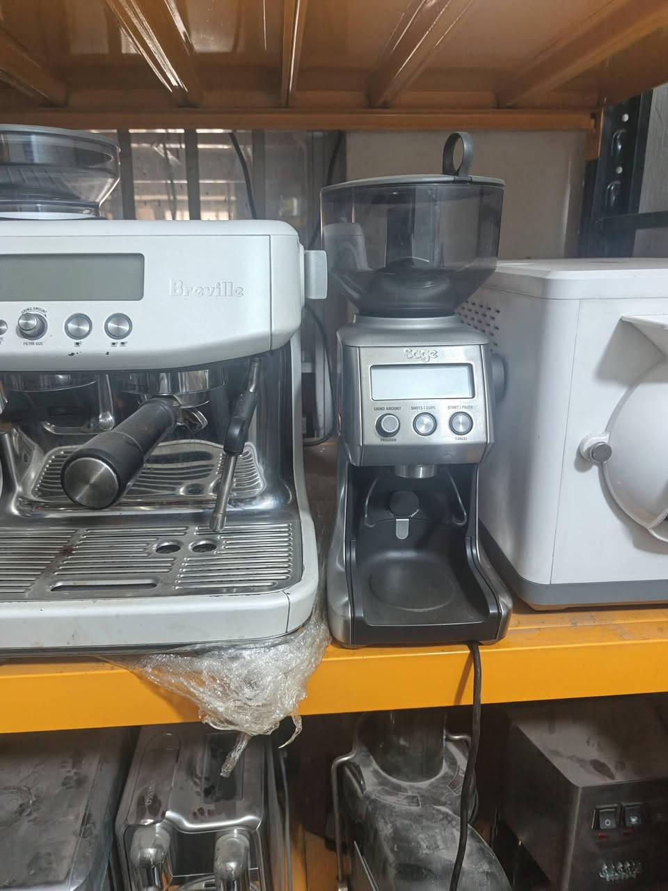 متوفر مكائن قهوة مستعمل نضيف تواصل ***********
