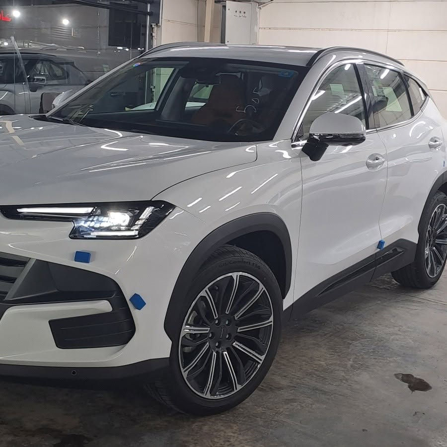 ♦️⁨ ‎سوئيست S06 1.6L PREMIUM2️⃣0️⃣2️⃣6️⃣♦️

‎العداد: 3000كم

‎المحرك: 4 أسطوانات 1.6L  تيربو 197 حصان
‎العزم (نيوتن-م.): 290
‎ناقل الحركة: اوتوماتيكي دبل كلاتش من 7 سرعات
‎استهلاك الوقود: 8 لتر لكل 100 كم

‎الضمان الأساسي: 6 سنوات أو 200,000 كم (أيهما أولا)
‎ضمان المحرك: 10 سنوات أو 1،000،000 كم (أيهما أولا / للمالك الأول)

المواصفات:
‎*إطارات قياس 20 إنچ
‎*فتحة سقف بانوراما 1.1 م
‎*شاشة عرض ترفيهية قياس 15.6 إنچ
‎*شاشة عدادات رقمية قياس 10.25 إنچ
‎*مقصورة الركاب من الجلد الفاخر
‎*مقعد السائق والراكب كهربائي
‎*مقاعد السائق والراكب مبردة
‎*كاميرات محيطية 540 درجة
‎*مثبت سرعة مع رادار تفاعلي 
‎*نظام مراقبة النقطة العمياء 
‎*نظام تحذير مغادرة المسار
‎* نظام المساعدة للبقاء في المسار
‎*نظام الكبح التلقائي في حالة الطوارئ
‎*نظام القيادة شبه الذاتية
‎*نظام الفرامل اليدوية الاوتوماتيكي Auto hold 
‎*نظام التحكم بنزول المنحدرات
‎*حساسات أمامية
‎*حساسات خلفية
‎*نظام التحذير من التصادم الأمامي والخلفي 
‎*نظام ابل كار بلاي واندرويد أوتو لاسلكي
‎*نظام صوتي متطور 8 سماعات من Sony 
‎*بلوتوث / هاتف السيارة
‎*إنارة محيطية لون ازرق
‎*إنارة ترحيبية
‎*صندوق كهربائي 
‎*المرايا الجانبية قابلة للطي كهربائياً ومدفئة
‎*مصابيح أمامية أوتوماتيكية LED مع مصابيح نهارية LED
‎*نظام التحكم الذكي بالإنارة العالية
‎*نظام تقنية الهواء بالايونات PM2.5
‎*فلتر تنقية الهواء (N95)
‎*دخول ذكي (بصمة)
‎*تشغيل عن بعد
‎*خاصية إغلاق الشبابيك وفتحة السقف عن بعد 
‎*شاحن هاتف لاسلكي سريع
‎*ماسحات الزجاج الامامي مع حساس للمطر
‎*مسند الذراع الوسطي مع ثلاجة
‎*وضعيات قيادة متعددة 
‎*نظام مراقبة ضغط الإطارات
‎*وسائد هوائية امامية وجانبية عدد 6

اشتري بثقه 💯 
عراقنا المتحدة لتجارة السيارات 
بغداد معارض البياع شارع المدخل 
***********
